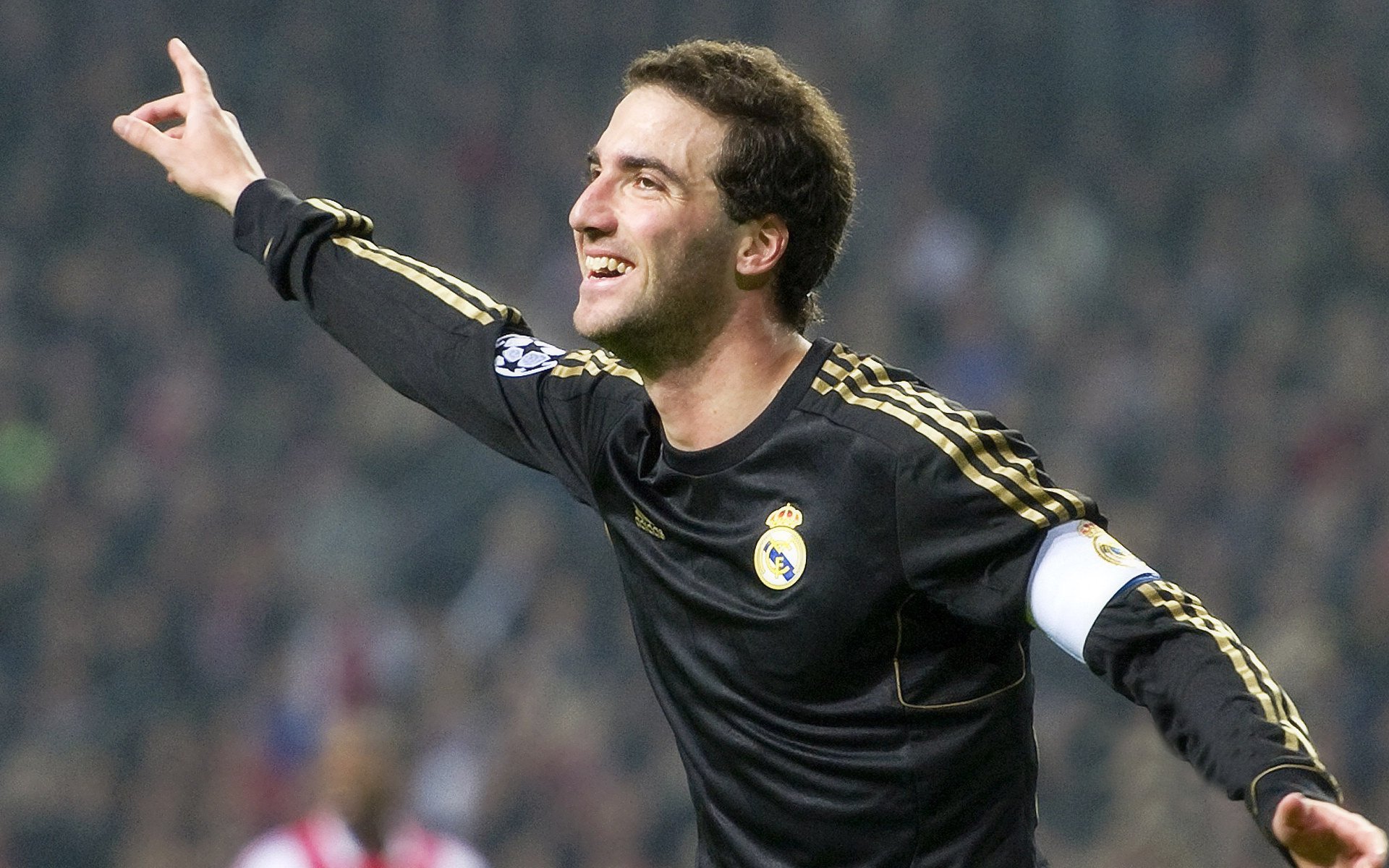 德甲俱乐部会员制优惠提升球迷现场参与度，德甲参赛球队