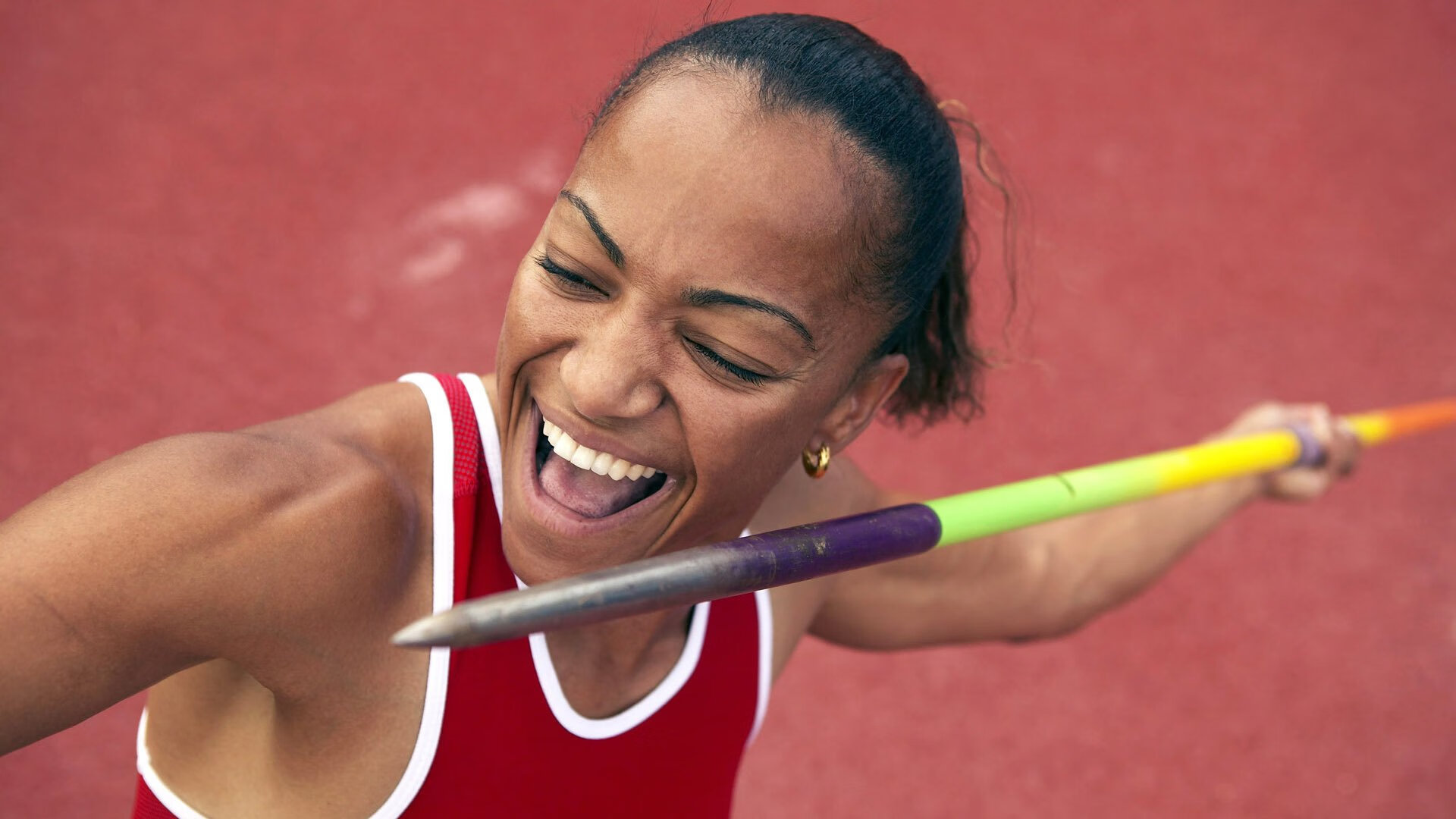 水上瑜伽桨板团体赛 水纹荡漾中保持合十姿势